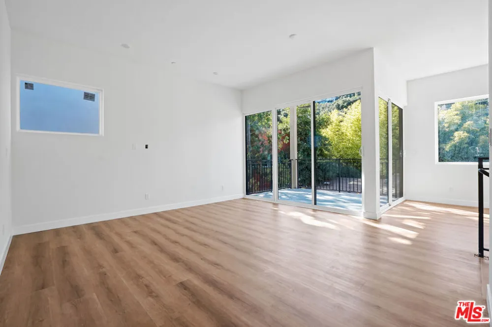 3686 Fredonia Drive Los Angeles, CA 90068