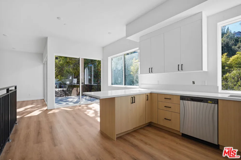 3686 Fredonia Drive Los Angeles, CA 90068
