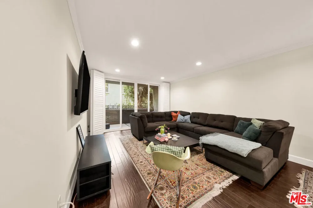 15248 Dickens Street #103 Sherman Oaks, CA 91403