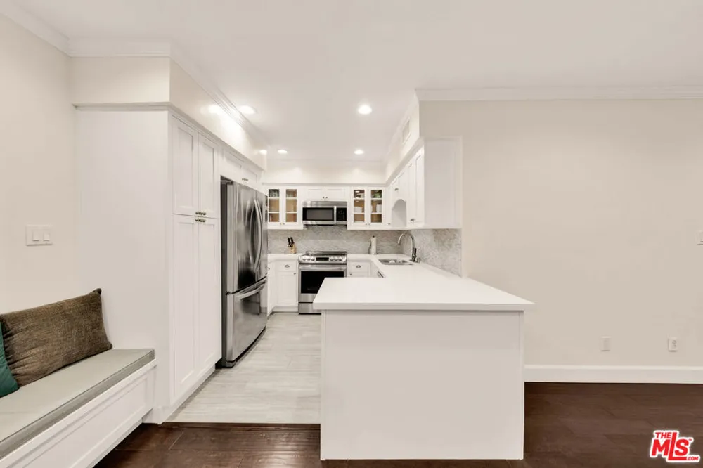 15248 Dickens Street #103 Sherman Oaks, CA 91403