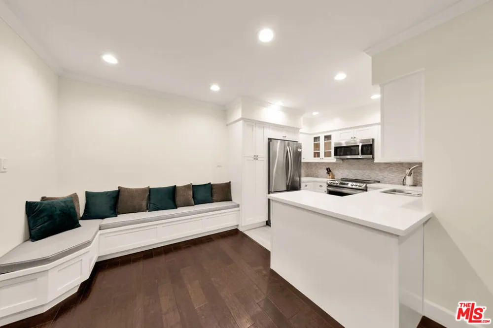 15248 Dickens Street #103 Sherman Oaks, CA 91403