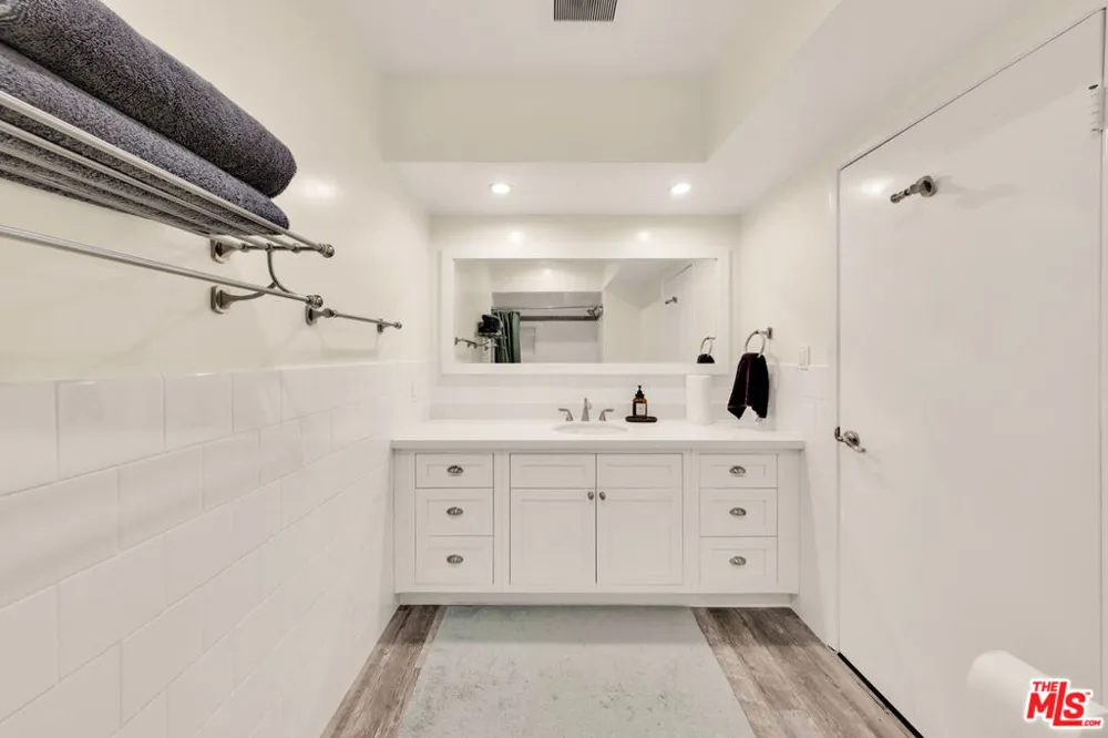 15248 Dickens Street #103 Sherman Oaks, CA 91403