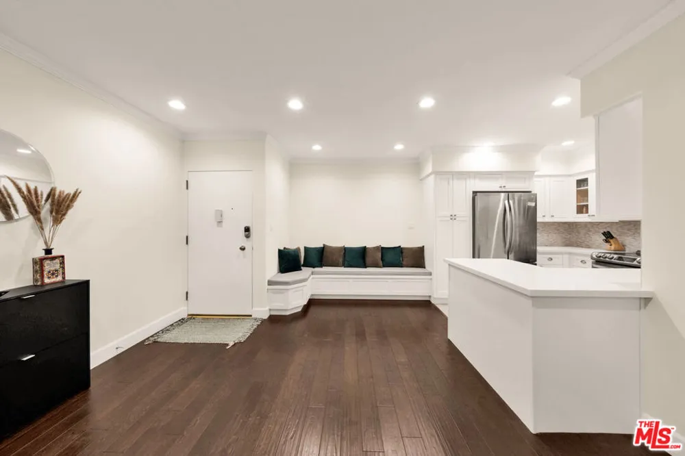 15248 Dickens Street #103 Sherman Oaks, CA 91403