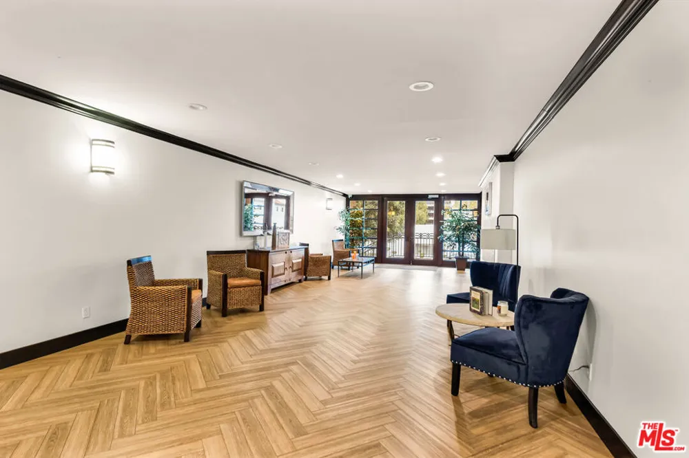 15248 Dickens Street #103 Sherman Oaks, CA 91403