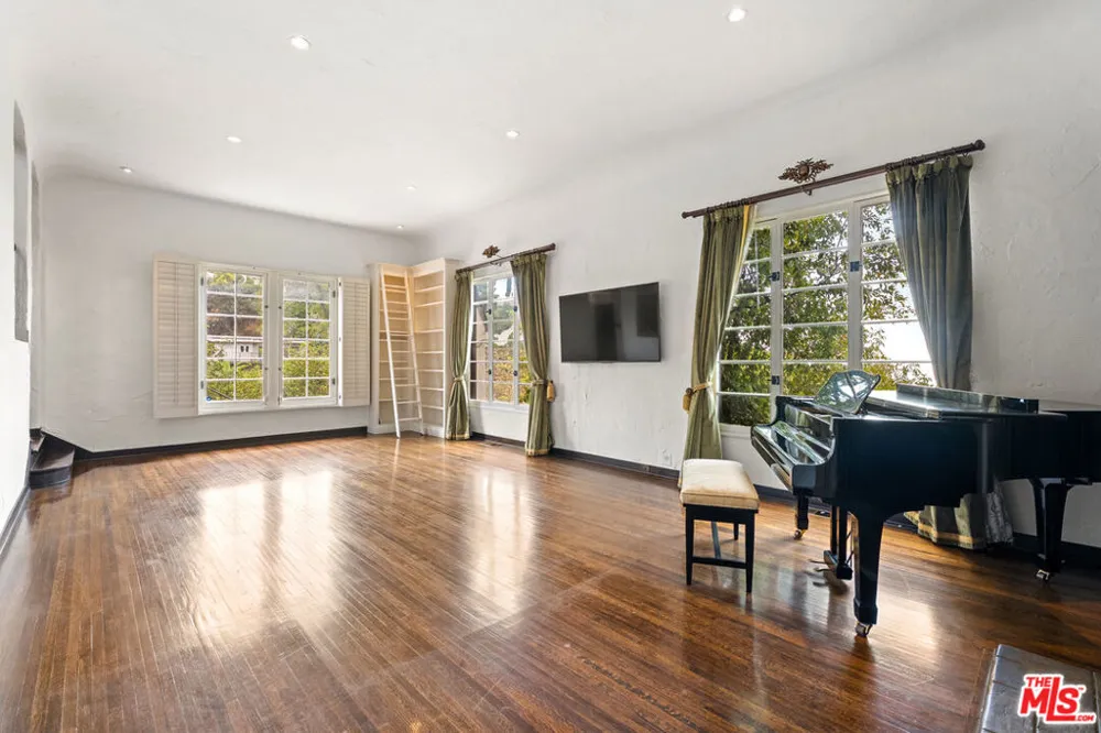 6311 Heather Drive Los Angeles, CA 90068
