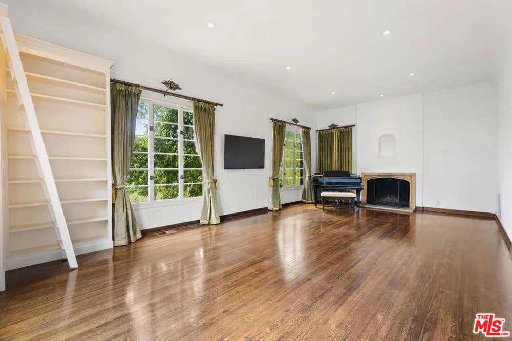 6311 Heather Drive Los Angeles, CA 90068