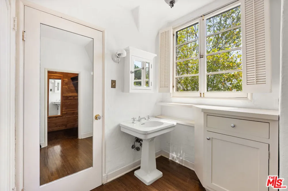 6311 Heather Drive Los Angeles, CA 90068