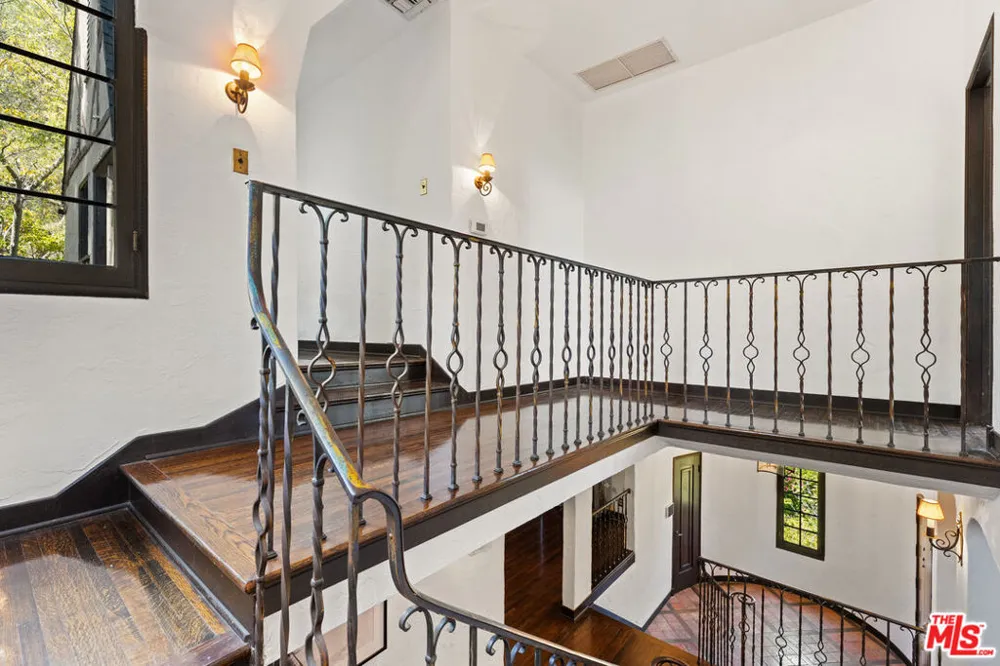6311 Heather Drive Los Angeles, CA 90068