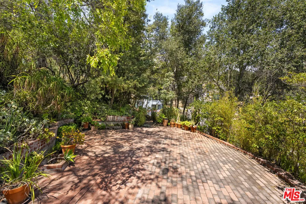 6311 Heather Drive Los Angeles, CA 90068