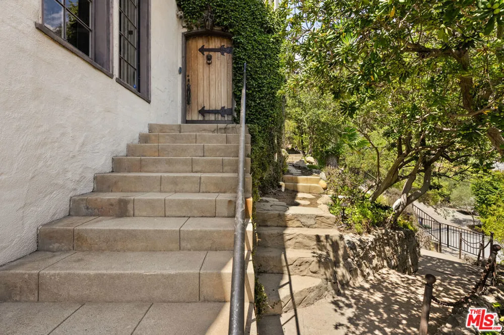 6311 Heather Drive Los Angeles, CA 90068