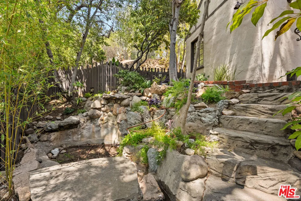 6311 Heather Drive Los Angeles, CA 90068