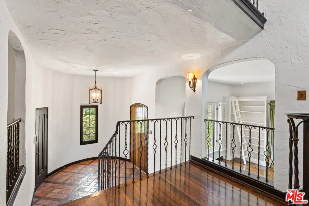 6311 Heather Drive Los Angeles, CA 90068