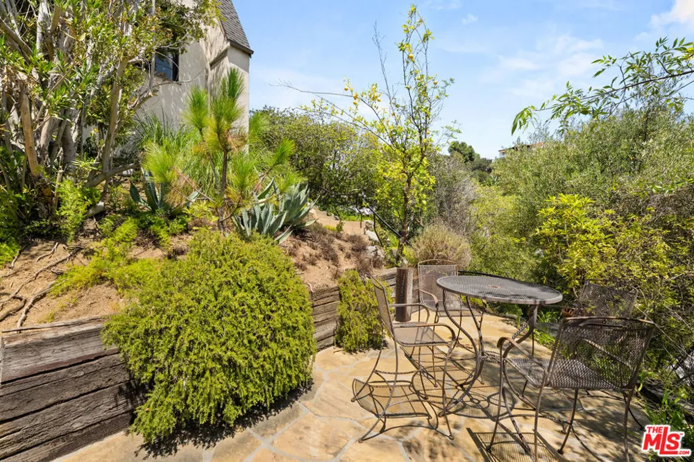 6311 Heather Drive Los Angeles, CA 90068