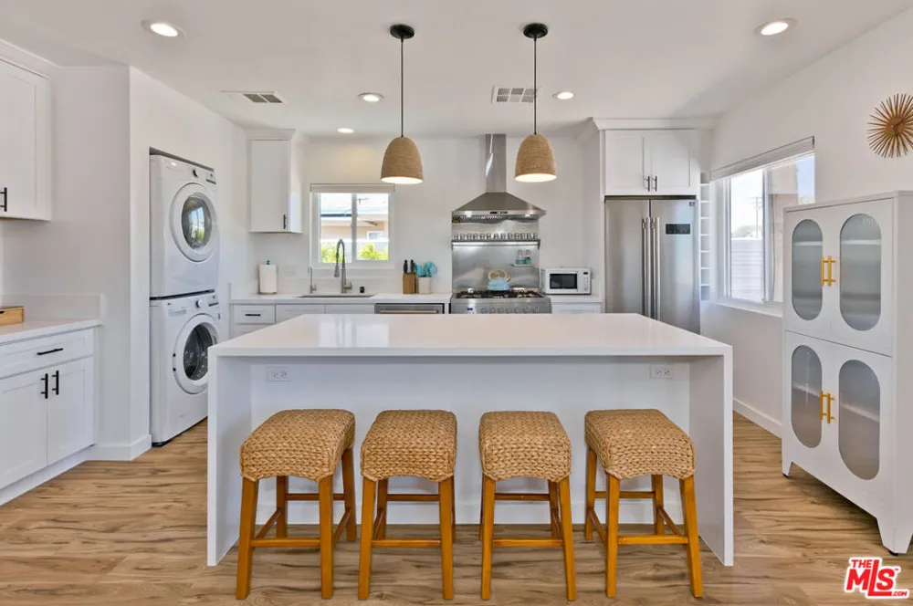 375 W Sunview Avenue Palm Springs, CA 92262