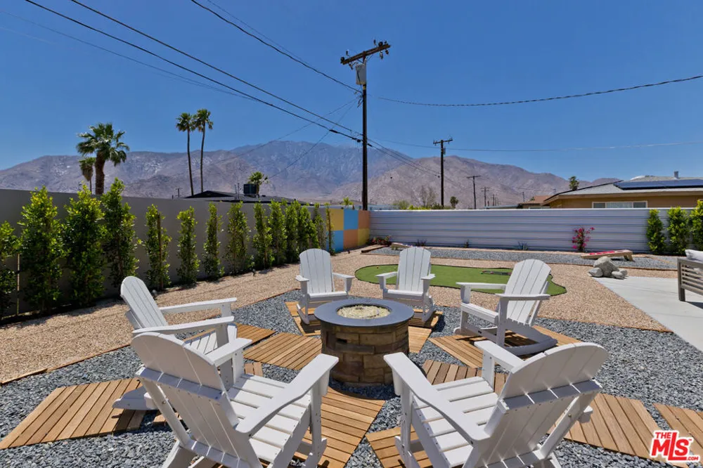 375 W Sunview Avenue Palm Springs, CA 92262
