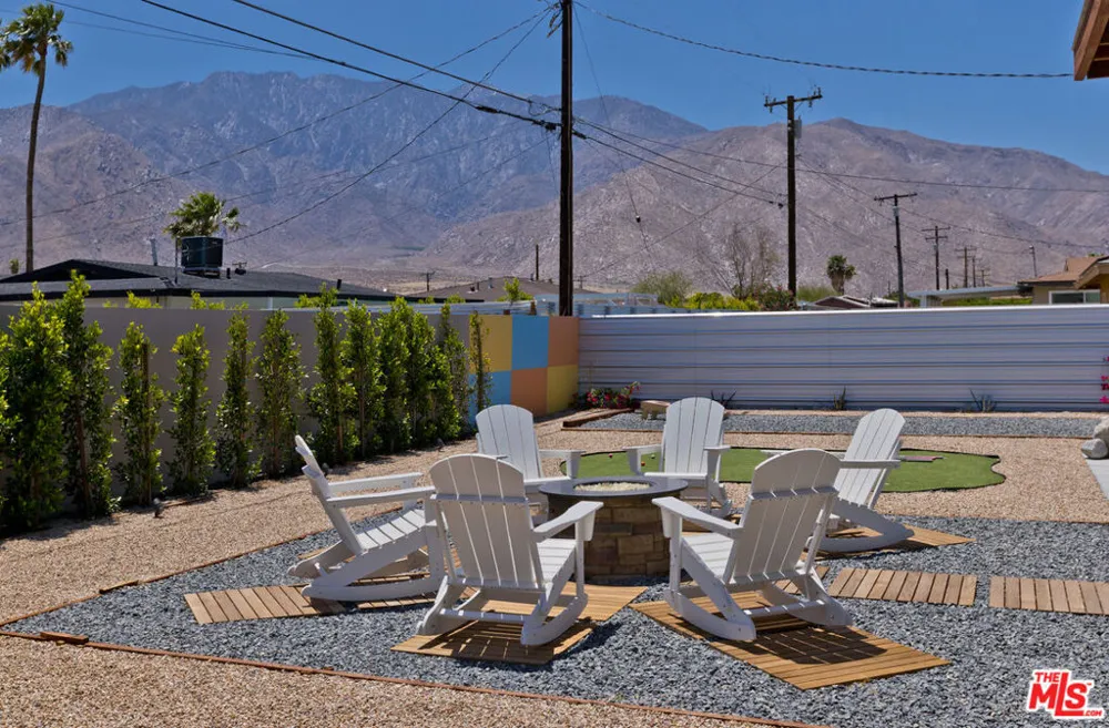 375 W Sunview Avenue Palm Springs, CA 92262