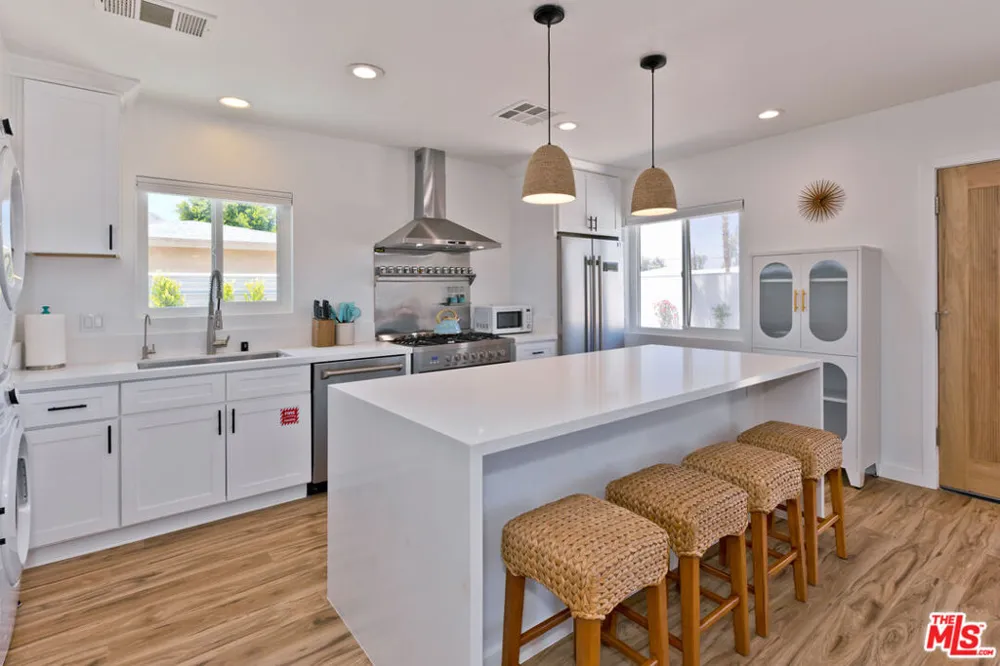 375 W Sunview Avenue Palm Springs, CA 92262