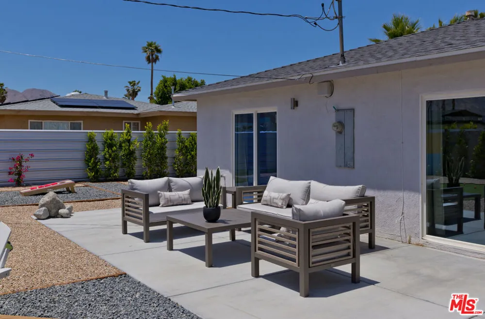 375 W Sunview Avenue Palm Springs, CA 92262