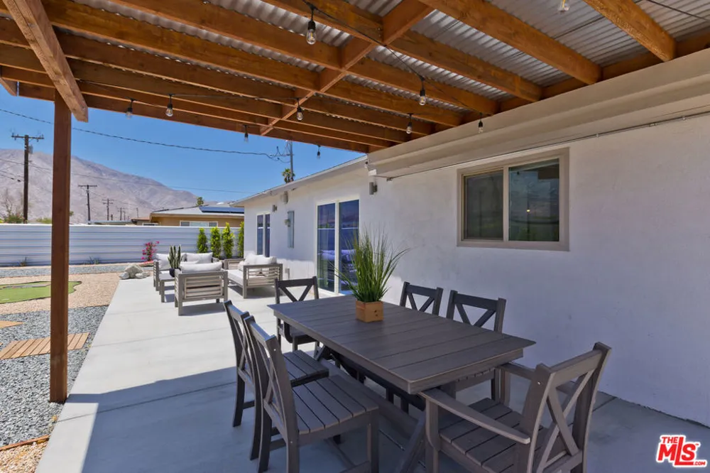 375 W Sunview Avenue Palm Springs, CA 92262