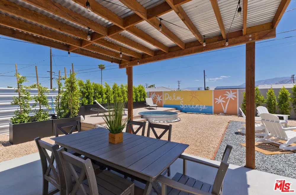375 W Sunview Avenue Palm Springs, CA 92262
