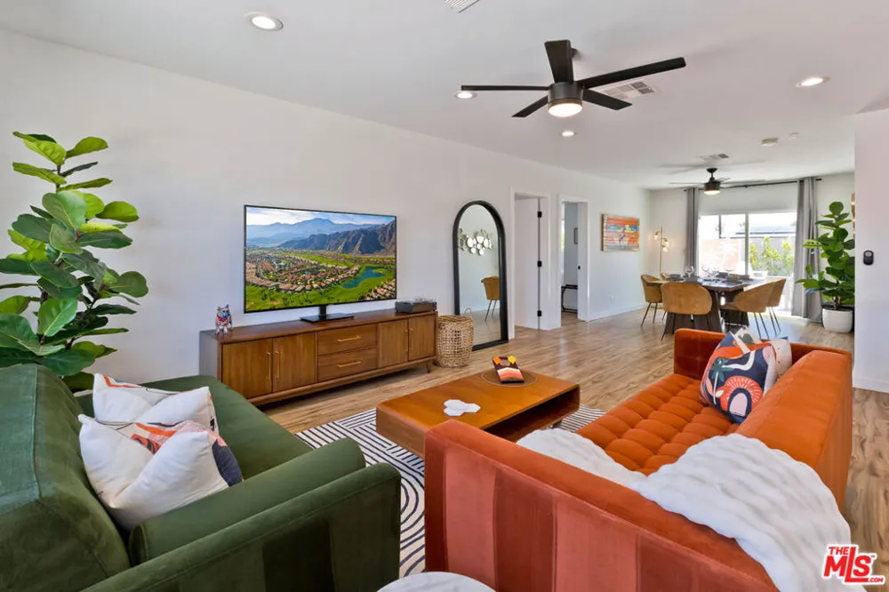 375 W Sunview Avenue Palm Springs, CA 92262