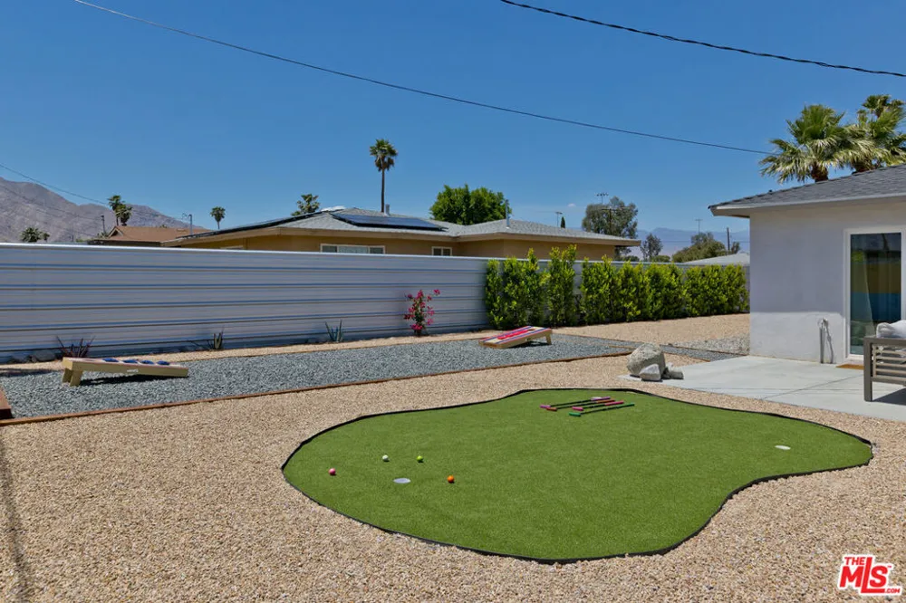 375 W Sunview Avenue Palm Springs, CA 92262