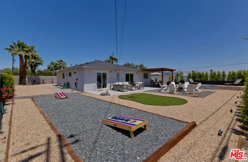 375 W Sunview Avenue Palm Springs, CA 92262
