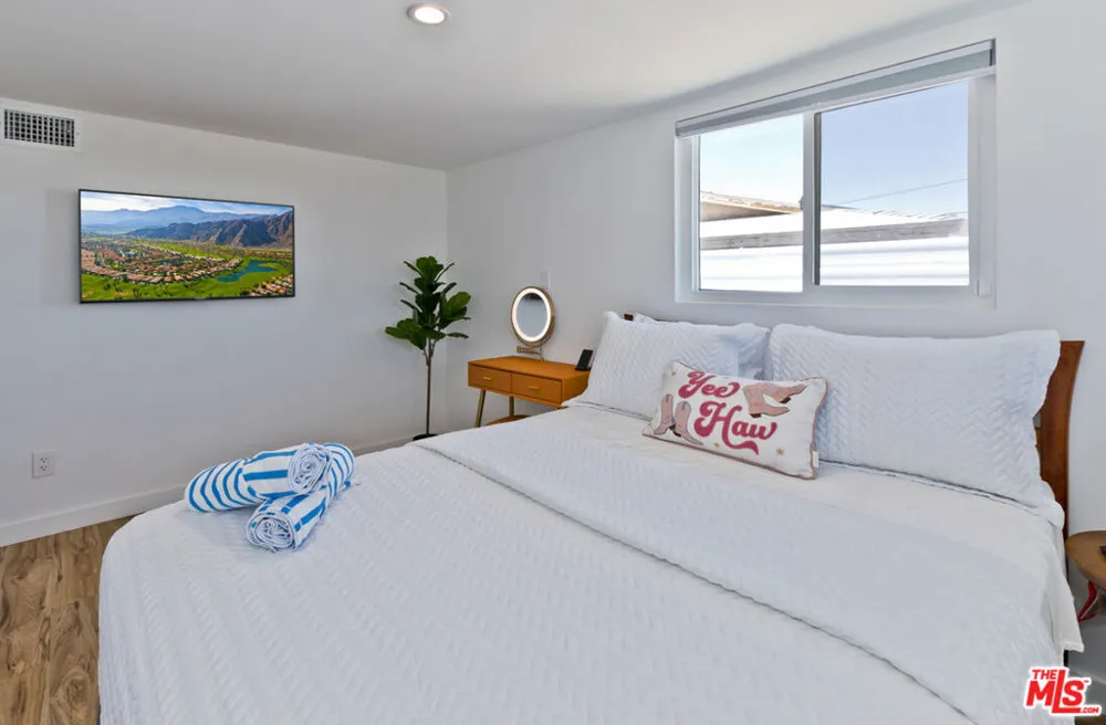 375 W Sunview Avenue Palm Springs, CA 92262