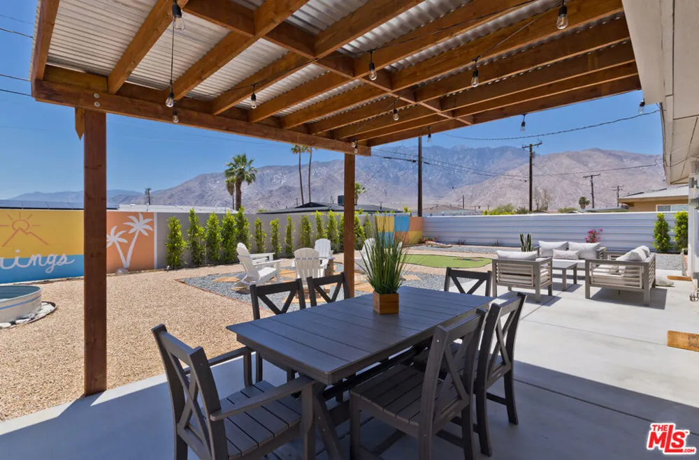 375 W Sunview Avenue Palm Springs, CA 92262