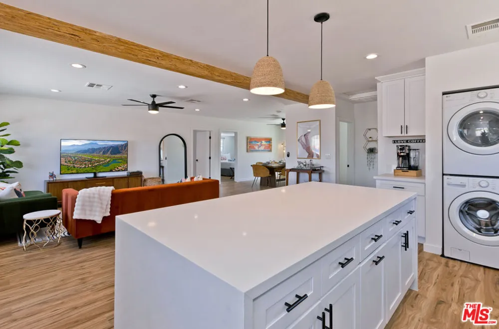 375 W Sunview Avenue Palm Springs, CA 92262
