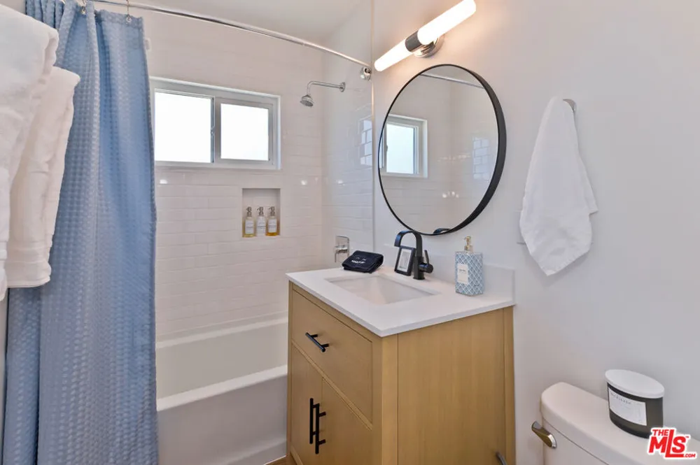 375 W Sunview Avenue Palm Springs, CA 92262