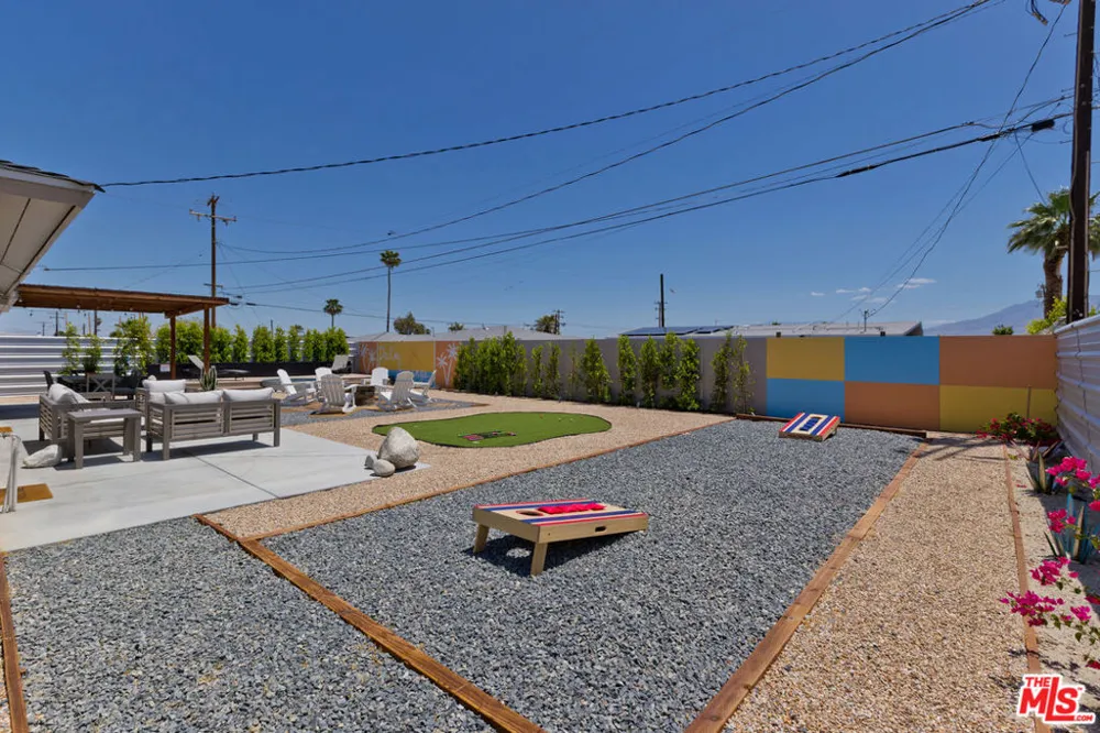 375 W Sunview Avenue Palm Springs, CA 92262