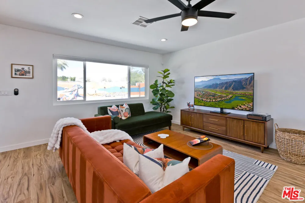 375 W Sunview Avenue Palm Springs, CA 92262