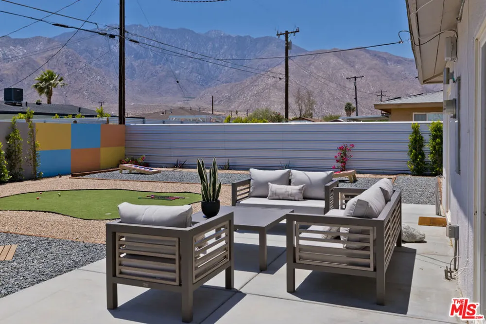 375 W Sunview Avenue Palm Springs, CA 92262