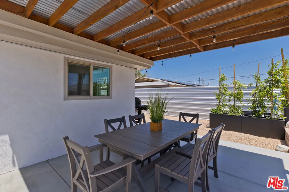 375 W Sunview Avenue Palm Springs, CA 92262