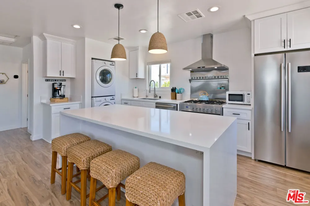 375 W Sunview Avenue Palm Springs, CA 92262