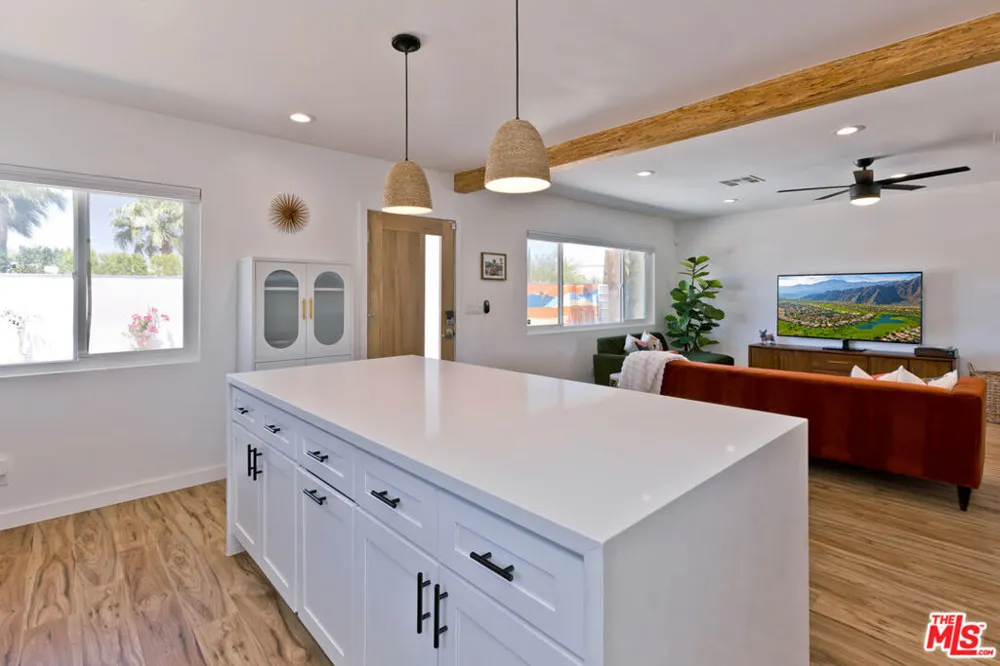 375 W Sunview Avenue Palm Springs, CA 92262