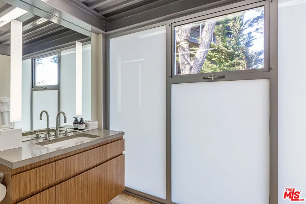 6525 Point Lechuza Drive Malibu, CA 90265