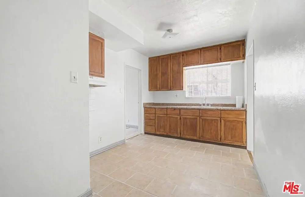 12015 S Willowbrook Avenue Compton, CA 90222