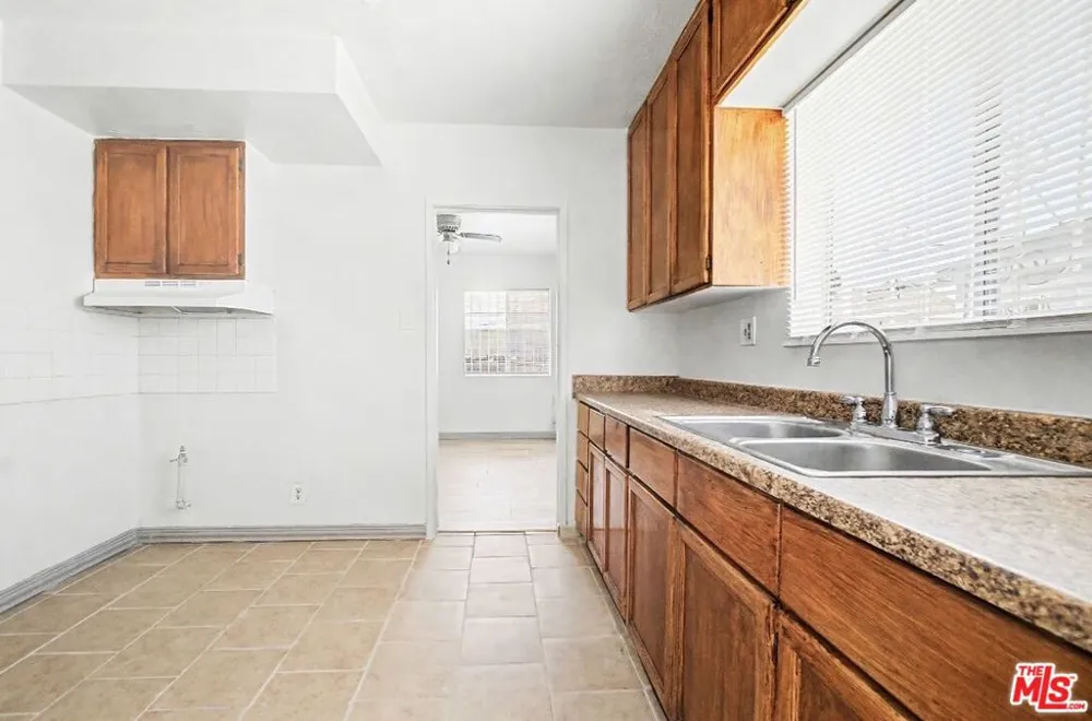 12015 S Willowbrook Avenue Compton, CA 90222