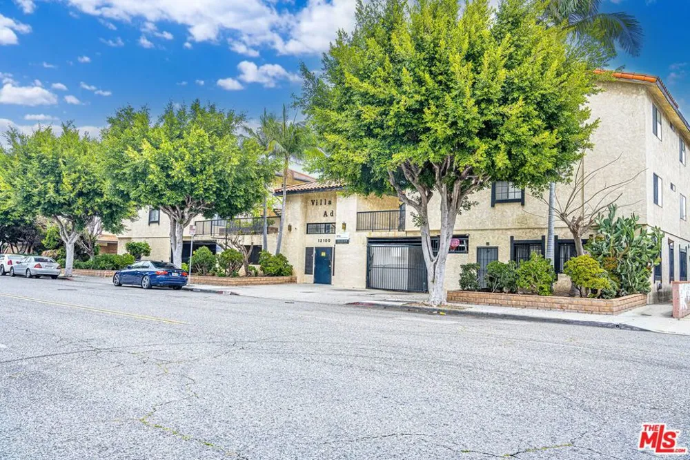 12100 Birch Avenue #22 Hawthorne, CA 90250