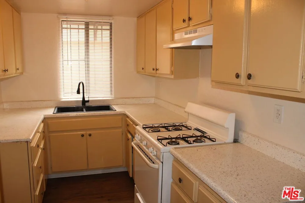 12100 Birch Avenue #22 Hawthorne, CA 90250