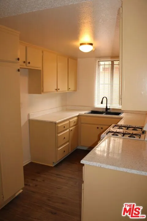 12100 Birch Avenue #22 Hawthorne, CA 90250