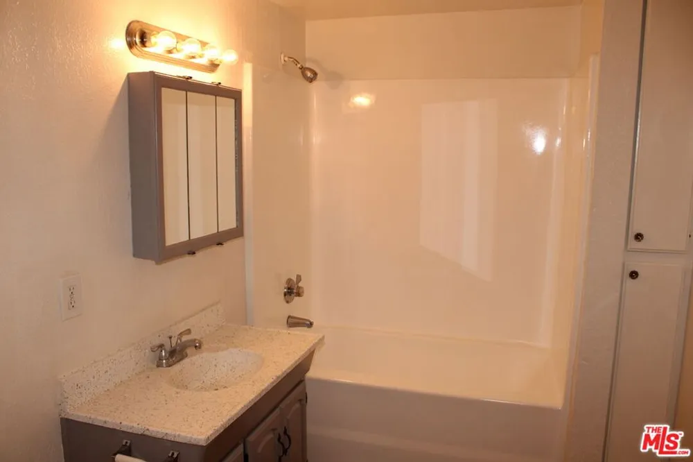 12100 Birch Avenue #22 Hawthorne, CA 90250