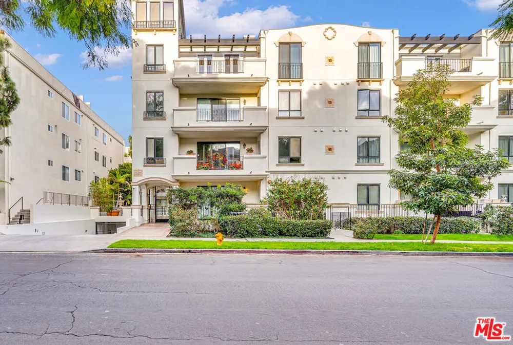 1530 Camden Avenue #304 Los Angeles, CA 90025