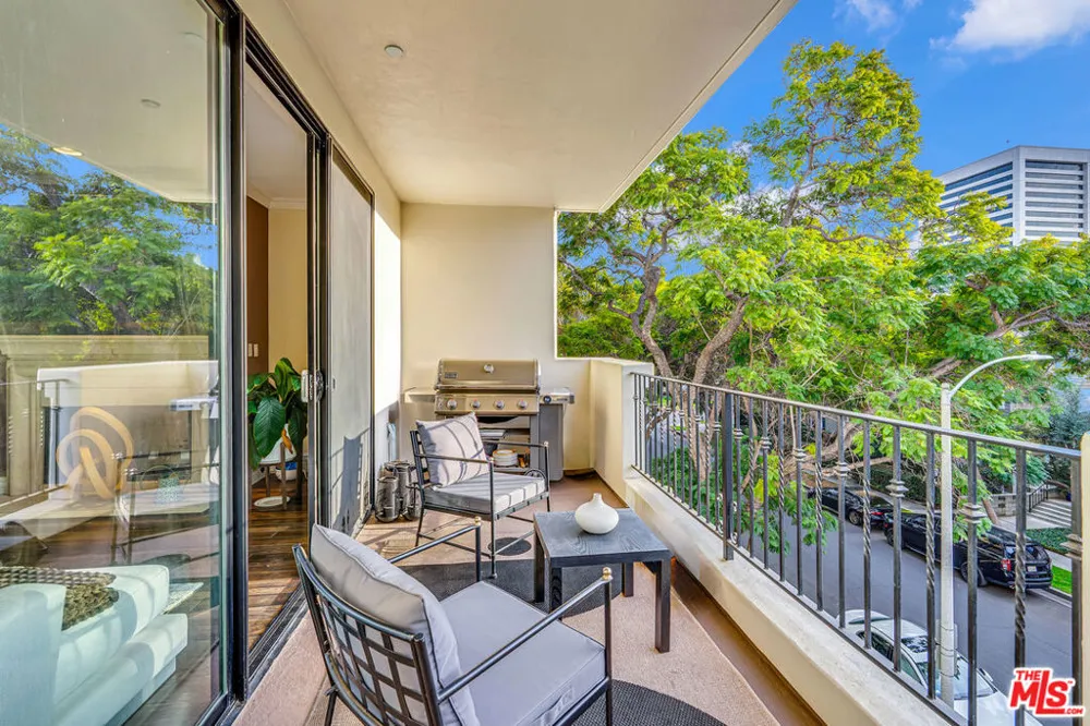 1530 Camden Avenue #304 Los Angeles, CA 90025