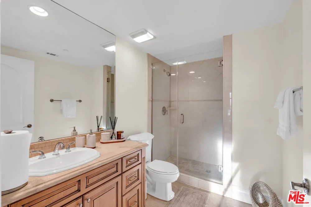 1530 Camden Avenue #304 Los Angeles, CA 90025