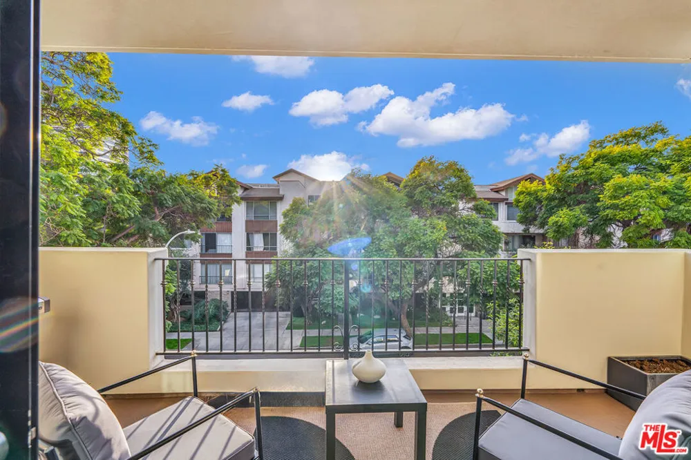 1530 Camden Avenue #304 Los Angeles, CA 90025