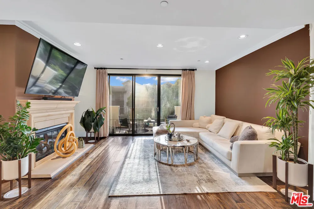 1530 Camden Avenue #304 Los Angeles, CA 90025
