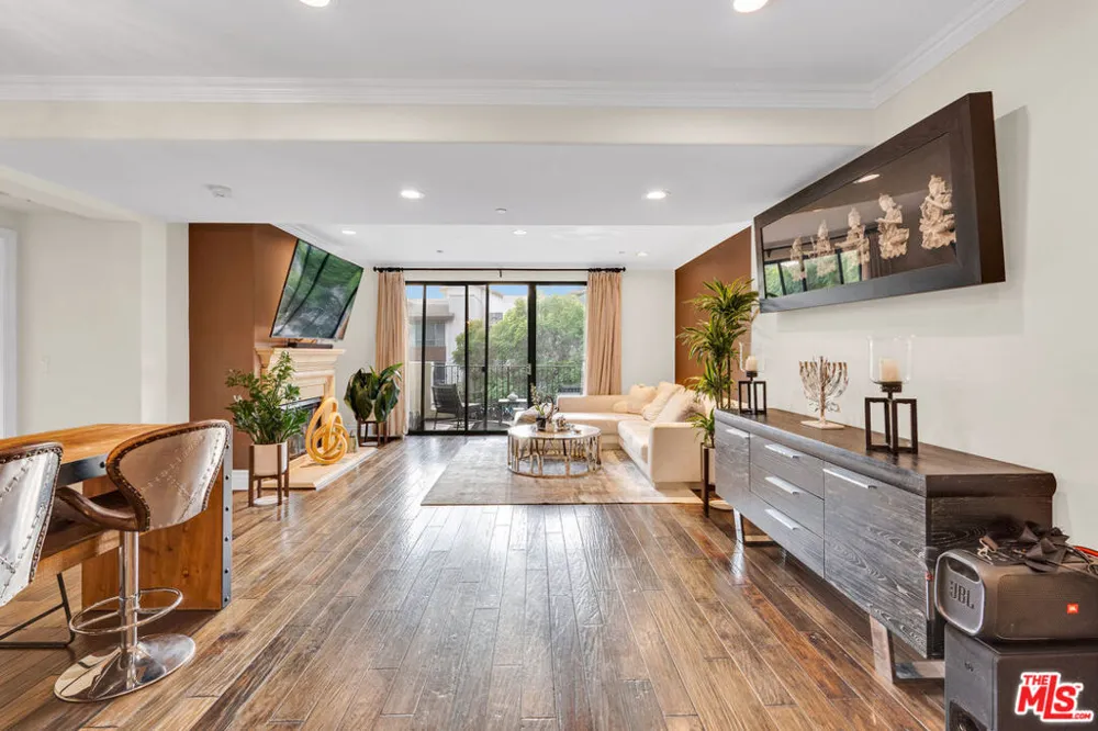 1530 Camden Avenue #304 Los Angeles, CA 90025